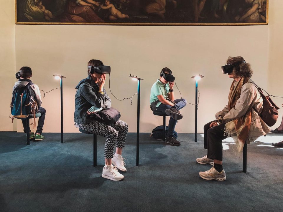 The Difference Between Virtual Reality, Augmented Reality, And Mixed Reality